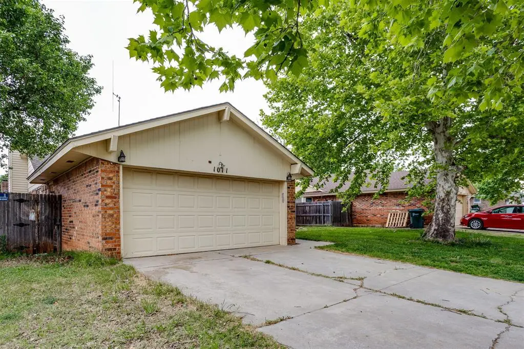 1011 Royal Lane, Yukon, OK 73099 - #1