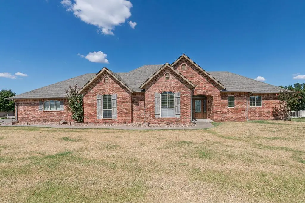 2520 E Bradley Street, Shawnee, OK 74804 - #1