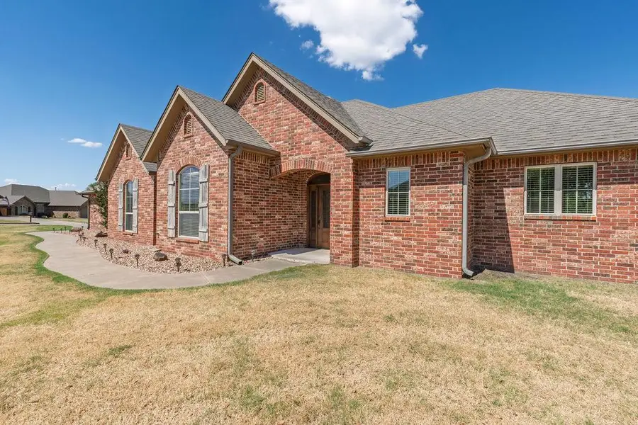 2520 E Bradley Street, Shawnee, OK 74804 - #2