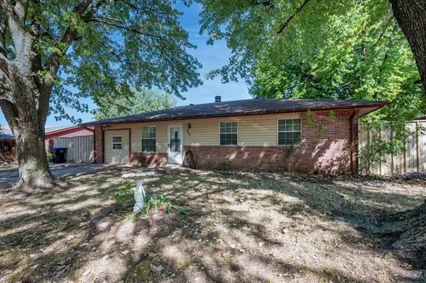 505 Meadowlake Drive, Noble, OK 73068