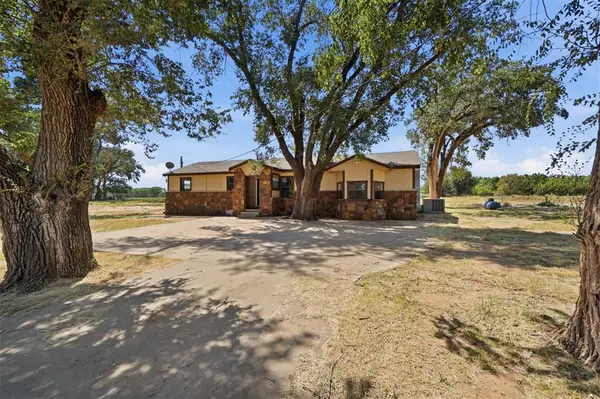 15801 S County Road 2064 Road, Altus, OK 73521