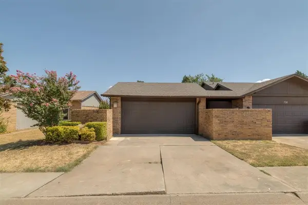 716 Stonecroft Circle, Edmond, OK 73034