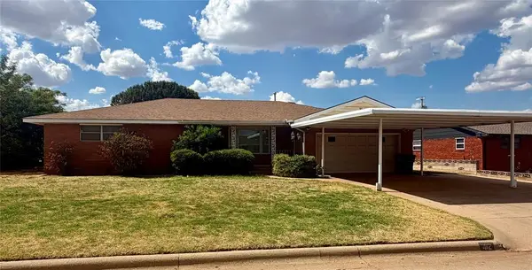 412 S 25th Street, Clinton, OK 73601