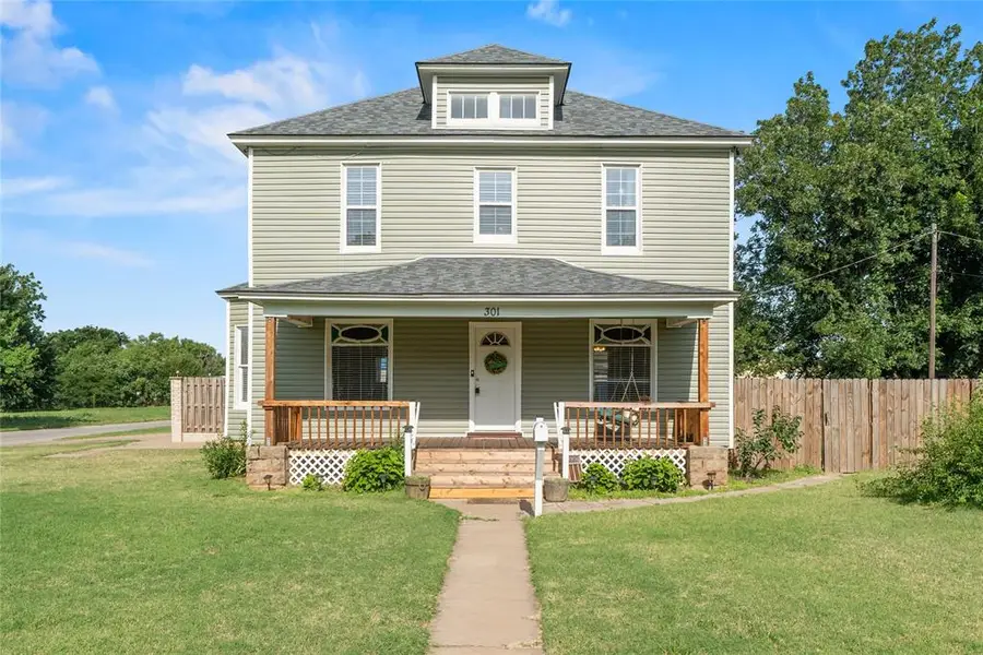 301 N Wikoff Avenue, Watonga, OK 73772 - #2