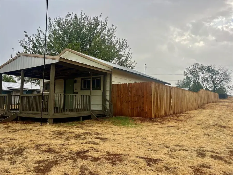 802 N 7th Street, Sayre, OK 73662 - #2