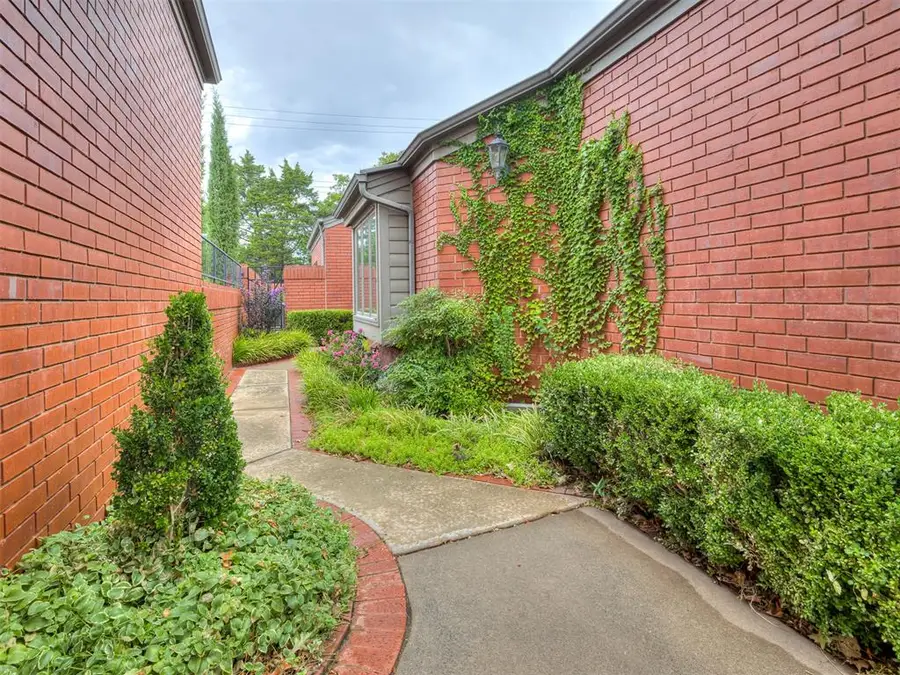 2825 NW Grand Boulevard #21, Oklahoma City, OK 73116 - #2