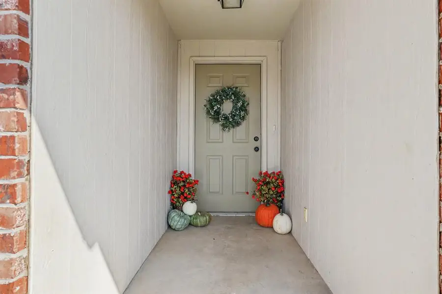 809 NW 18th Street, Moore, OK 73160 - #2