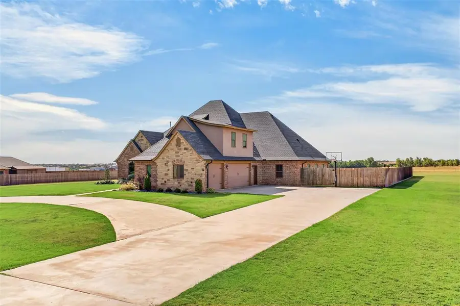 608 Edgewood Rd. Street, Canute, OK 73626 - #3