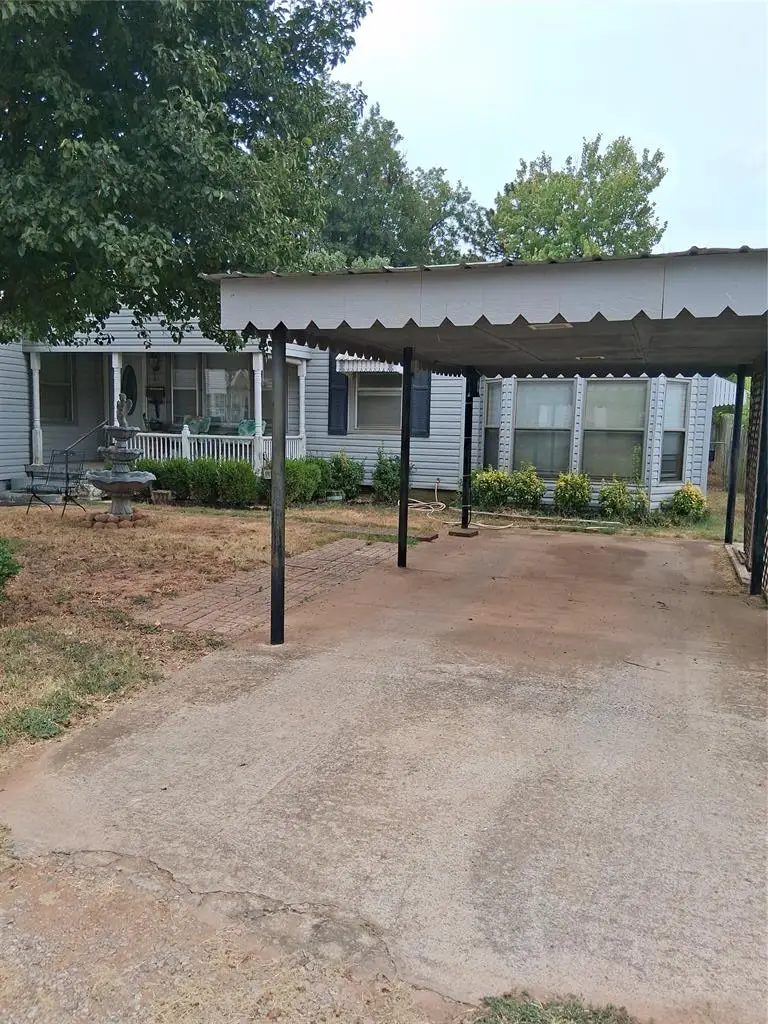 1223 W Oregon Avenue, Chickasha, OK 73018 - #1