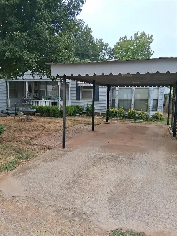1223 W Oregon Avenue, Chickasha, OK 73018
