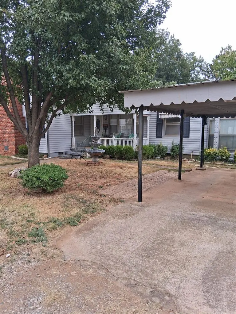 1223 W Oregon Avenue, Chickasha, OK 73018 - #2