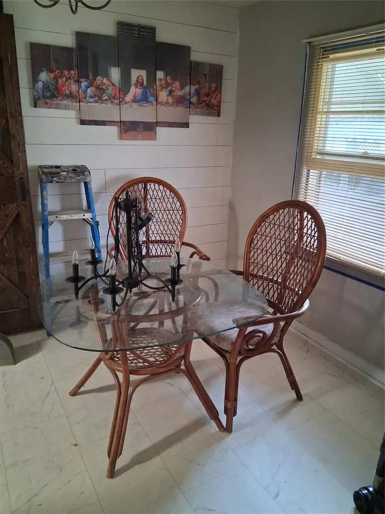 1223 W Oregon Avenue, Chickasha, OK 73018 - #3