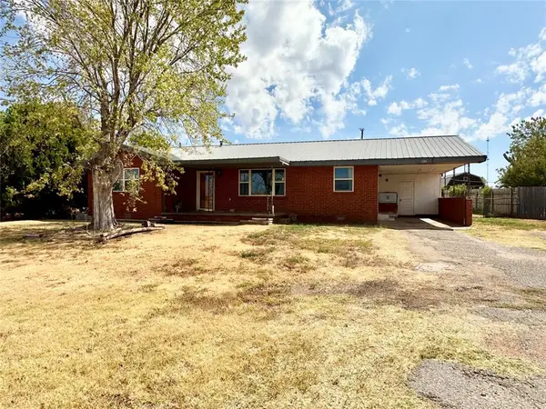 123 N Main Street, Leedey, OK 73654