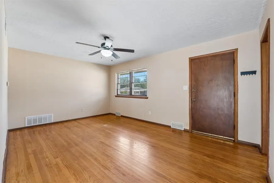 128 Leonard Lane, Midwest City, OK 73110 - #2
