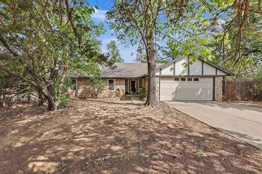 3905 Green Oaks Way, Edmond, OK 73034 - #2