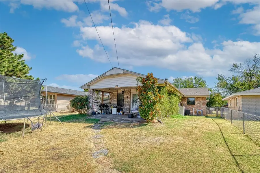 613 W 10th Street, Cordell, OK 73632 - #2