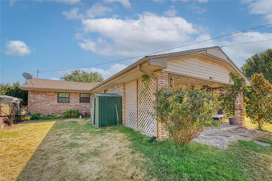 613 W 10th Street, Cordell, OK 73632 - #3
