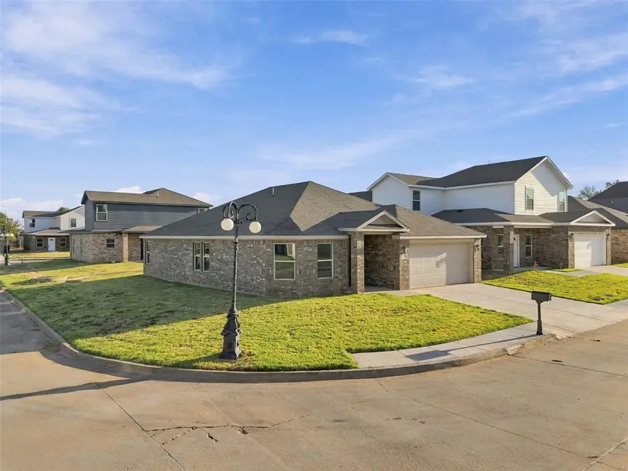 807 Chateau Court, Kingfisher, OK 73750 - #3