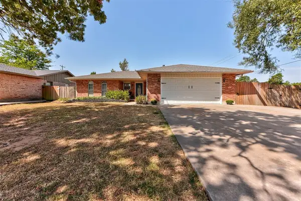 1073 Harrison Street, Harrah, OK 73045