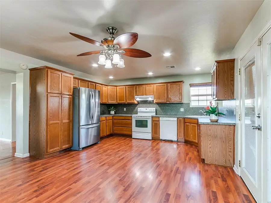 4015 N Chapman Avenue, Shawnee, OK 74804 - #3