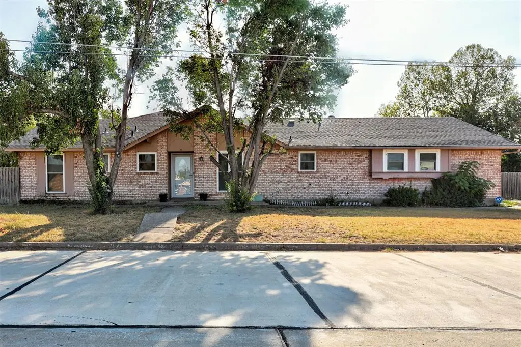 8801 Oakridge Drive, Midwest City, OK 73110 - #1