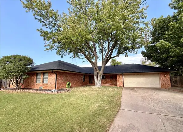 2706 Timber Court, Chickasha, OK 73018