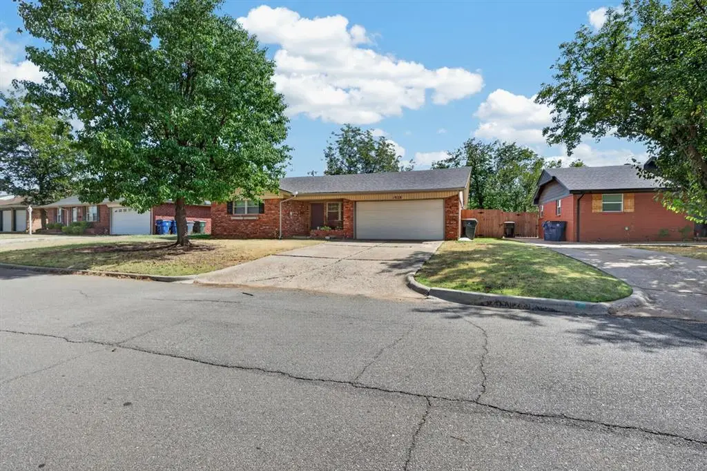 1928 Lanesboro Drive, Oklahoma City, OK 73120 - #1