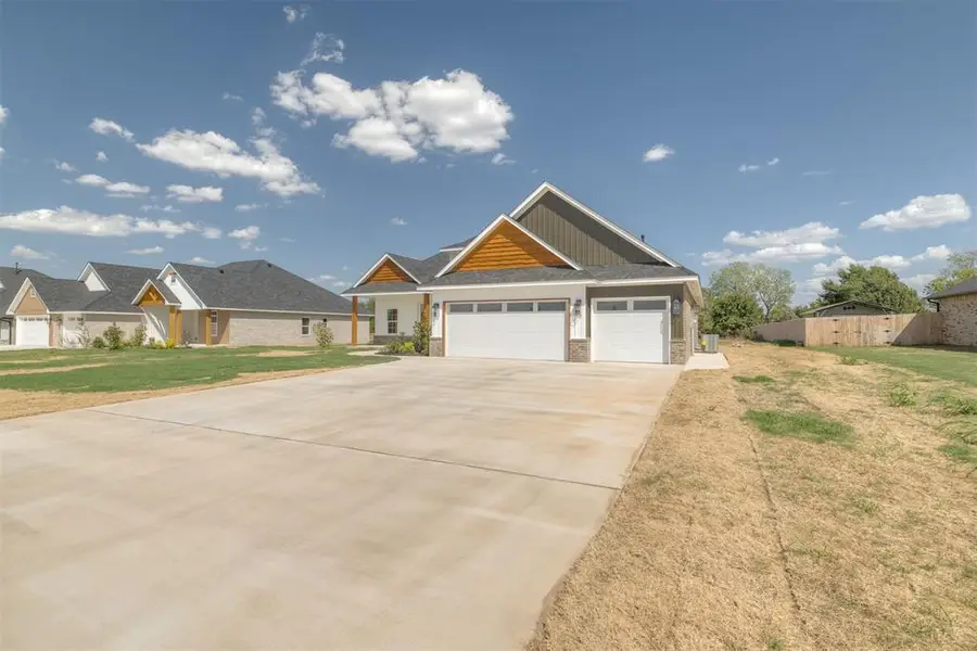 1900 Cattle Drive, Guthrie, OK 73044 - #2