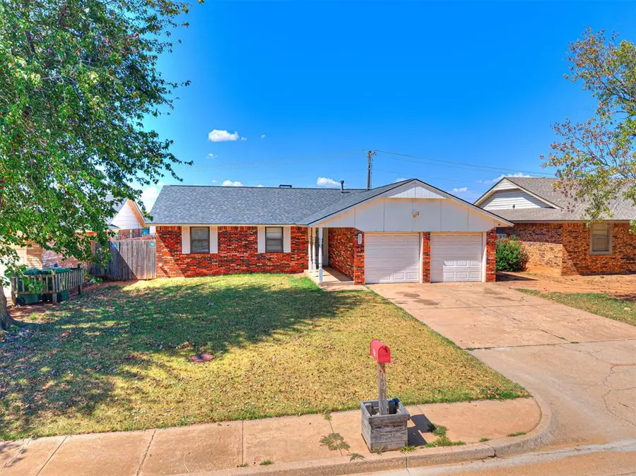 601 Crown Drive, Yukon, OK 73099 - #2