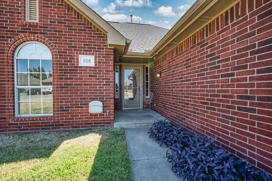 808 W Vickery Avenue, Yukon, OK 73099 - #3