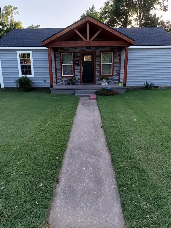 302 S 15th Street, Chickasha, OK 73018 - #2