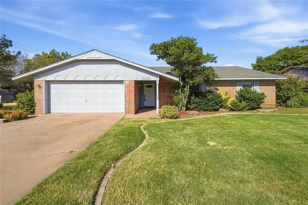 2219 N Flamingo Lane, Altus, OK 73521