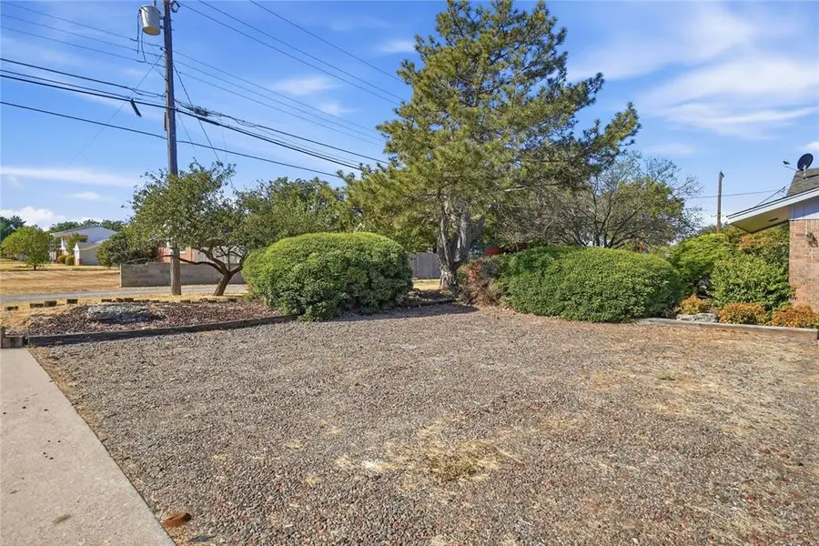 2219 N Flamingo Lane, Altus, OK 73521 - #3