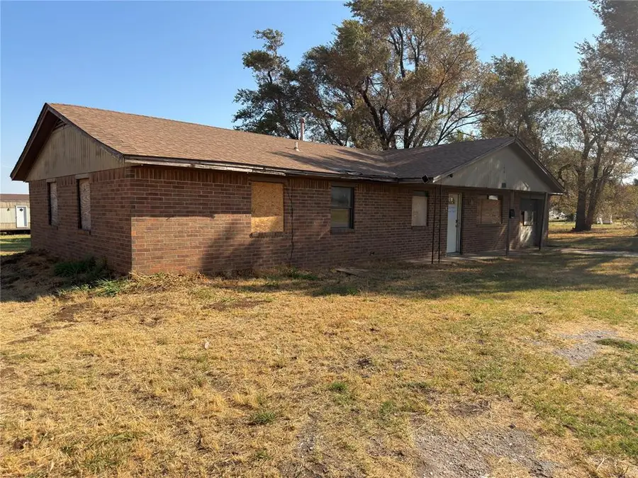 400 SE 3rd Street, Geary, OK 73040 - #2