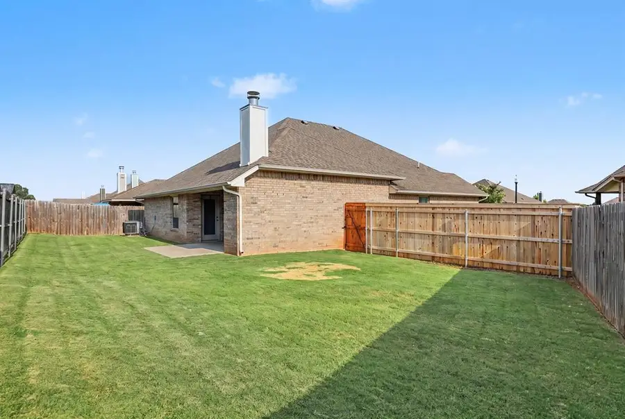1005 NE 33rd Terrace, Moore, OK 73160 - #2