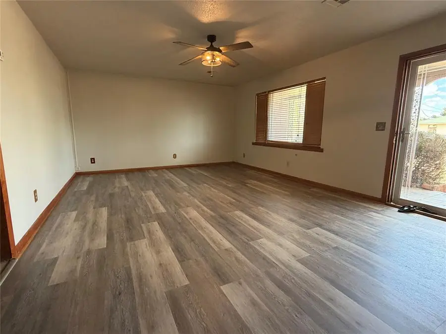 216 S 7th Street, Sentinel, OK 73664 - #2