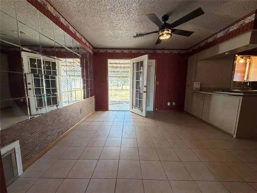 216 S 7th Street, Sentinel, OK 73664 - #3