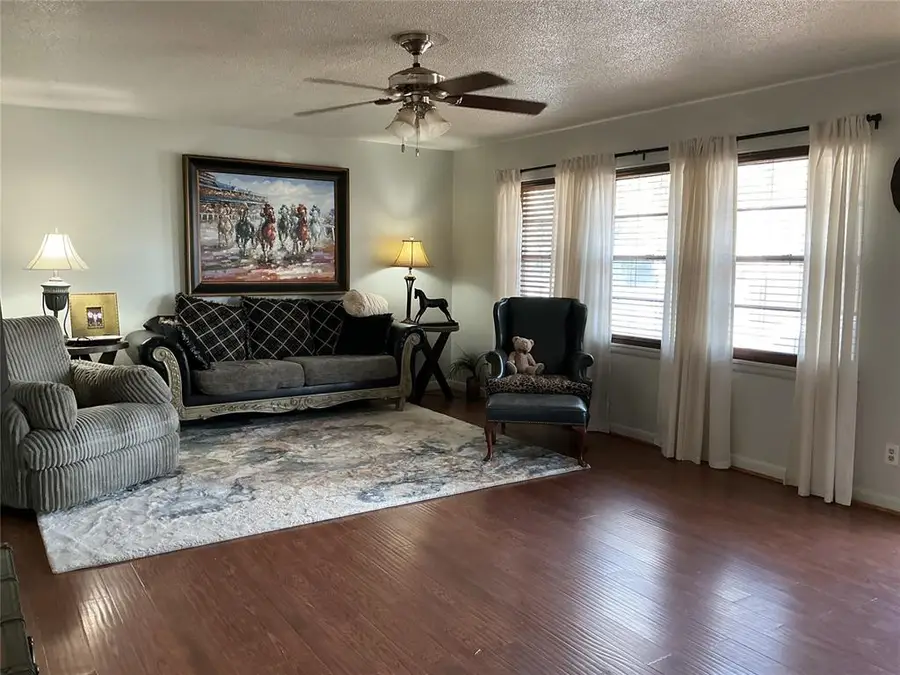 624 S 18th Street, Clinton, OK 73601 - #2