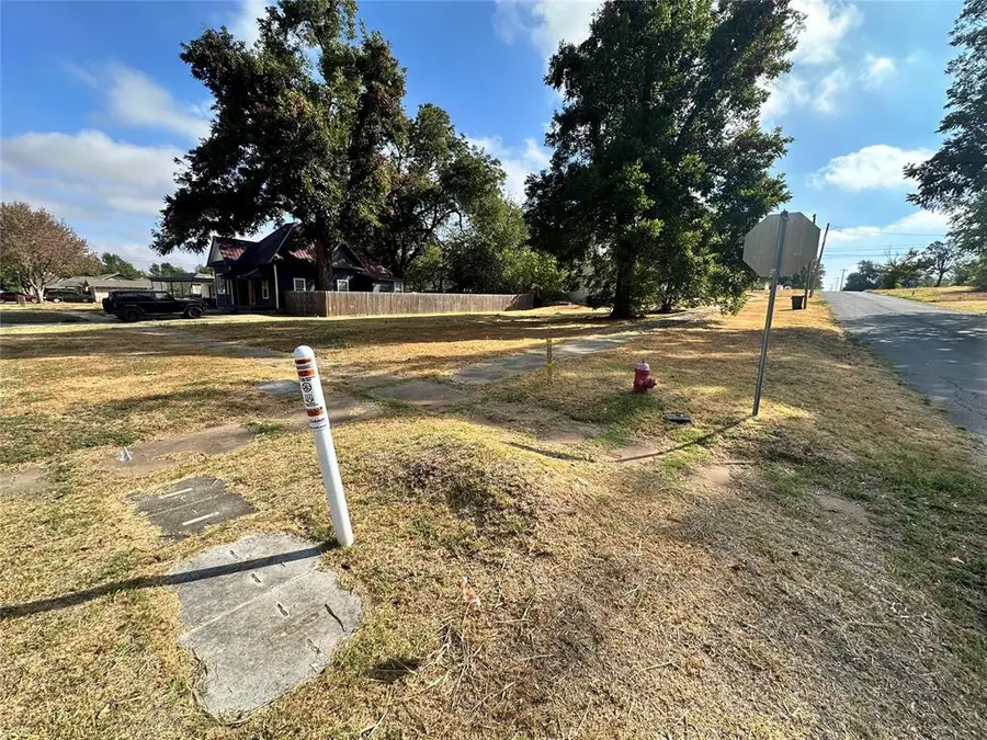 627 S 8th Street, Chickasha, OK 73018 - #2