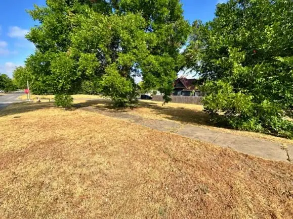 627 S 8th Street, Chickasha, OK 73018 - #3