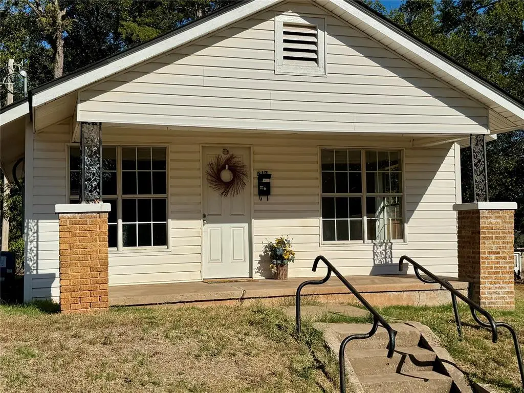 517 S 11th Street, Chickasha, OK 73018 - #1