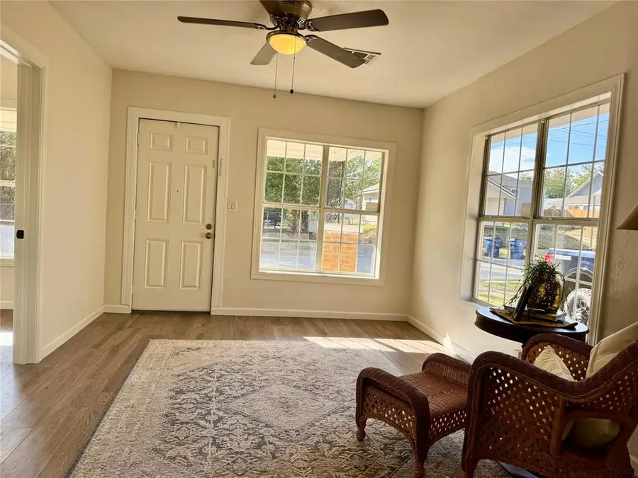 517 S 11th Street, Chickasha, OK 73018 - #3