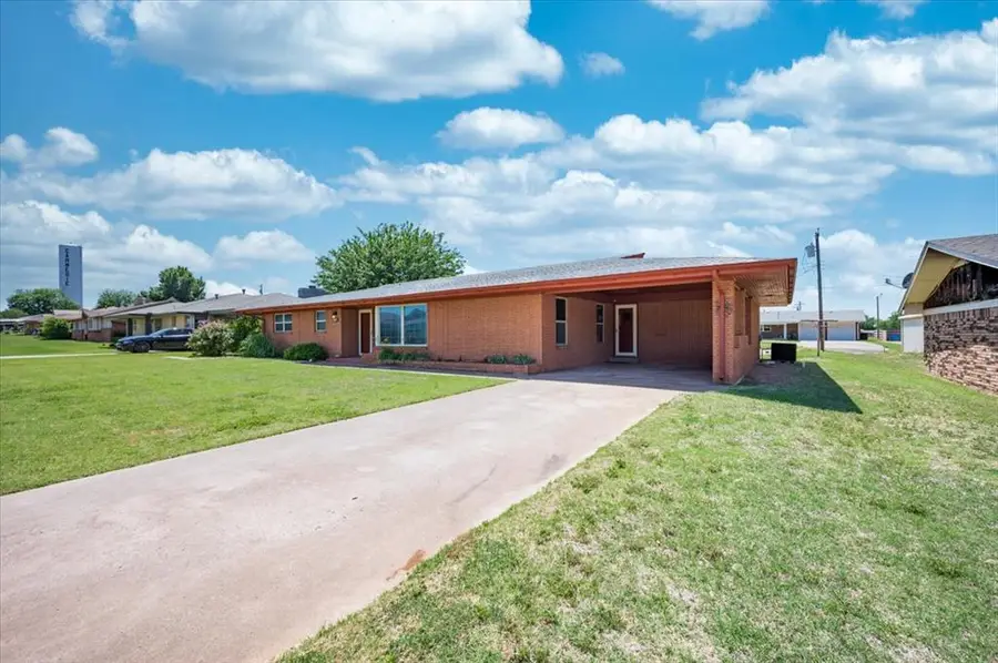 412 S Carol Street, Carnegie, OK 73015 - #3
