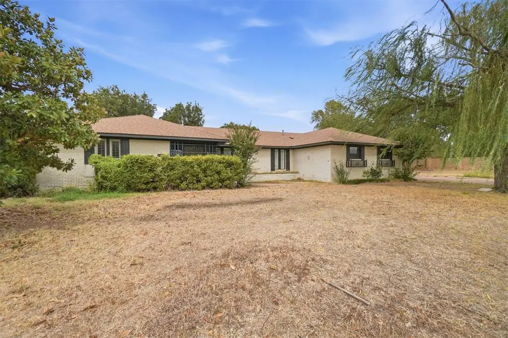 525 Lakeside Drive, Altus, OK 73521 - #1