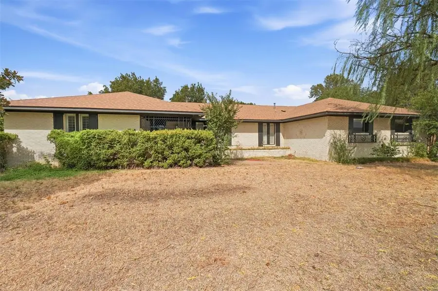 525 Lakeside Drive, Altus, OK 73521 - #2