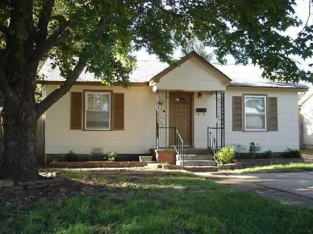 906 W Comanche Street, Norman, OK 73069 - #1