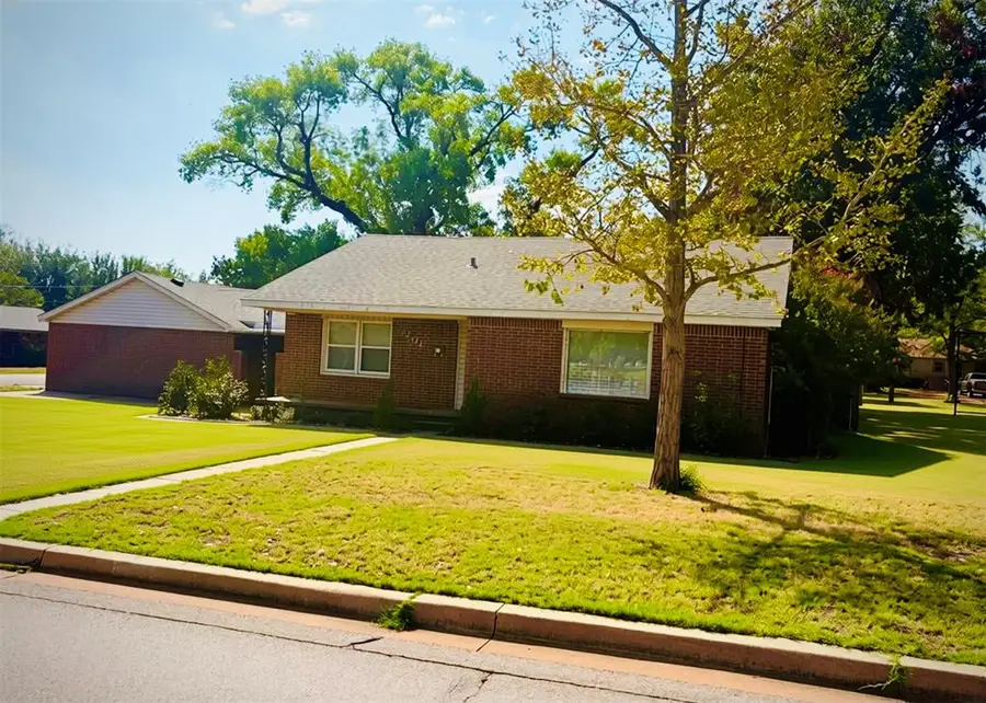 1204 W C Avenue, Elk City, OK 73644 - #2