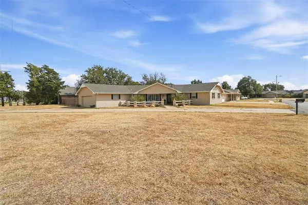 2720 N Robin Street, Altus, OK 73521