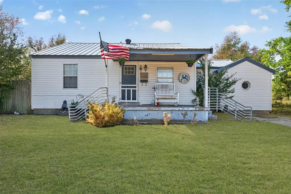 1113 W Arkansas Avenue, Chickasha, OK 73018 - #1