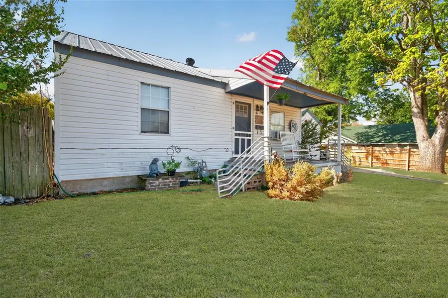 1113 W Arkansas Avenue, Chickasha, OK 73018 - #2